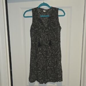 Old Navy Gray and Black Sheath Dress V-neck Sleeveless